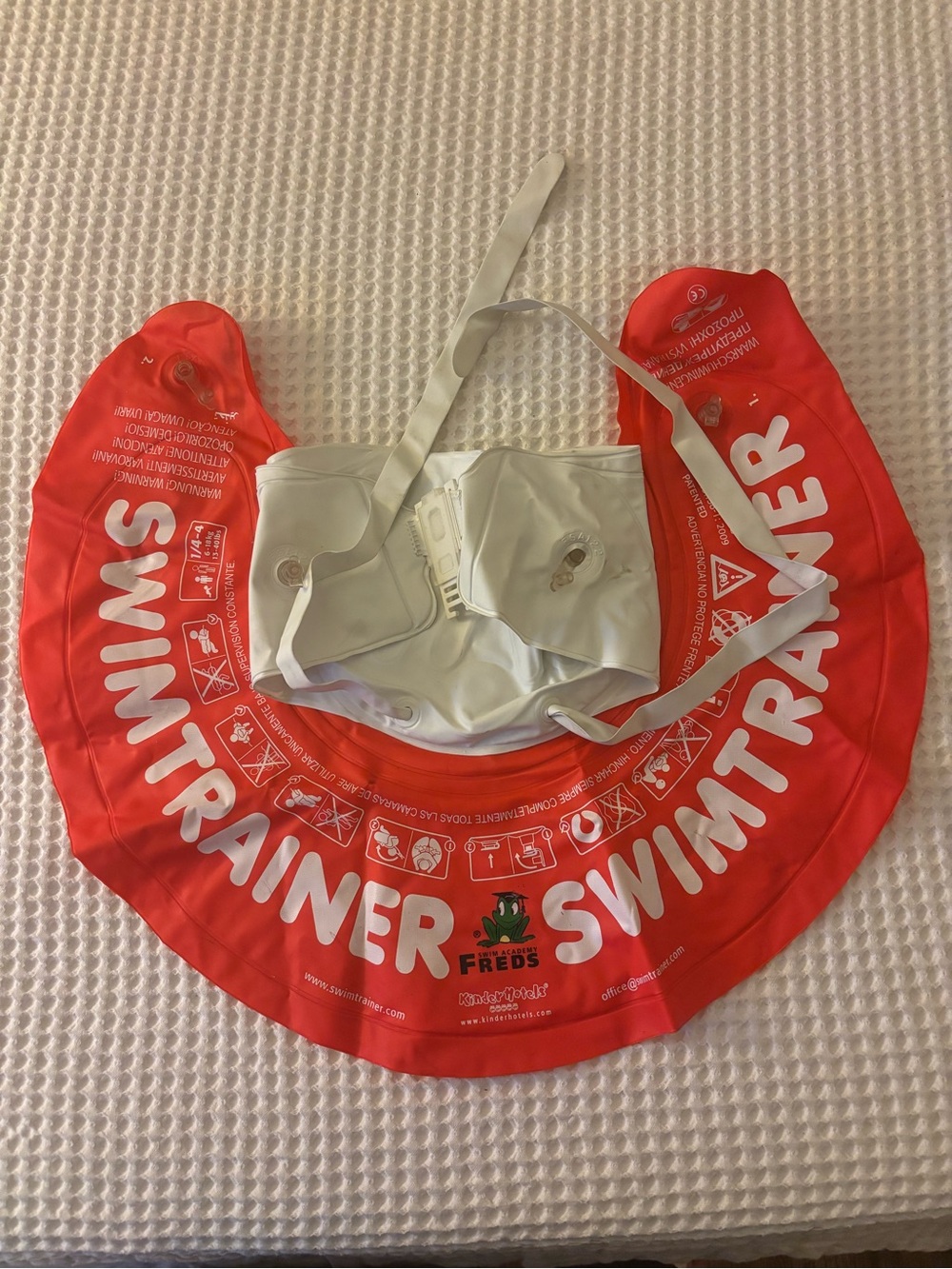 Fred Swimtrainer Float Vest in Red and White